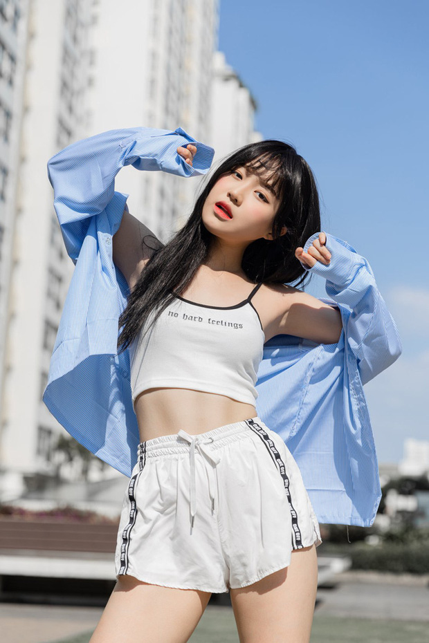 Ở thời điểm hiện tại, Han Sara và Ngọc Trinh đã cùng nhau giữ ngôi vị đứng đầu BXH vòng eo của sao Vbiz khi sở hữu số đo 53cm.