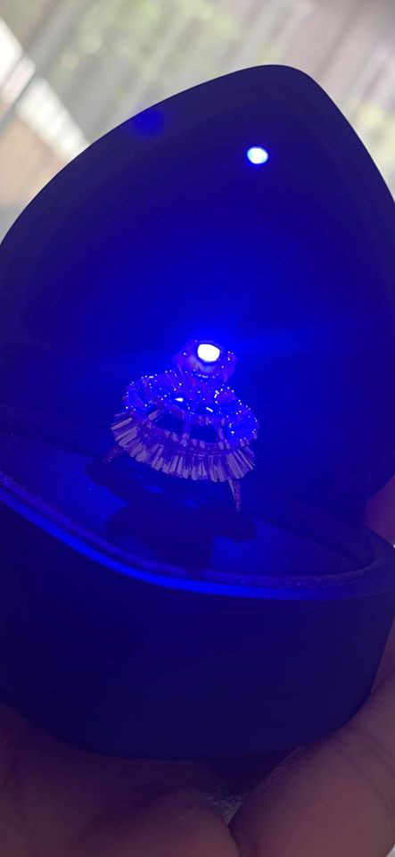 Cận cảnh chiếc nhẫn được cho là nhẫn cầu hôn của MC Vân Hugo