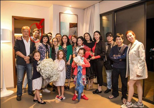 Bạn trai tin đồn của diva Hồng Nhung từng xuất hiện trong buổi tiệc sinh nhật của cô ở Đà Lạt.