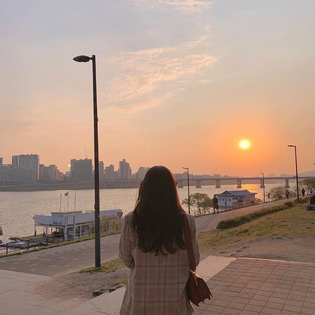 Nói gì tới 2 tháng, em có bồ mới sau 20 ngày còn được (Ảnh minh hoạ)