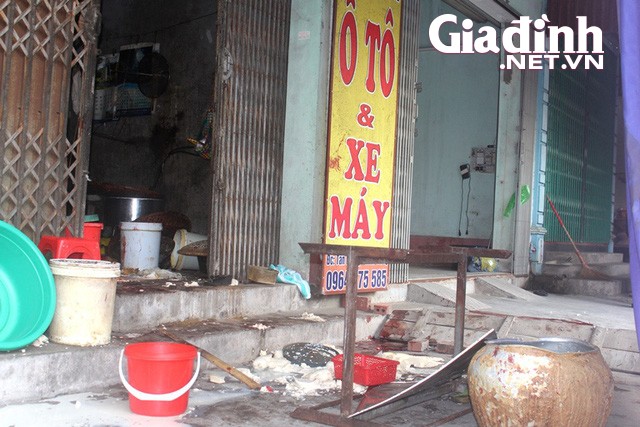 Khu vực trước cửa nhà nạn nhân, nơi xảy ra vụ việc. Ảnh: Đ.Tùy