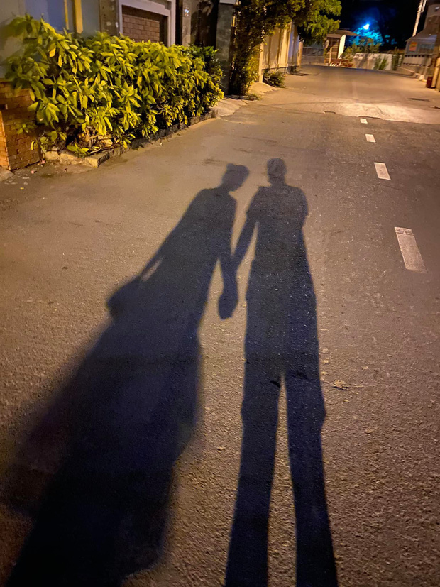 Cách đây không lâu, MC Vân Hugo lần đầu đăng ảnh hạnh phúc bên bạn trai sau hơn 1 năm hẹn hò.