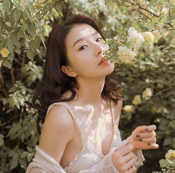 Để tránh các nguy cơ nhiễm bệnh ở tử cung, phụ nữ nên nuôi dưỡng cơ quan này mỗi ngày qua việc vệ sinh và sắp xếp chế độ ăn uống hợp lý.