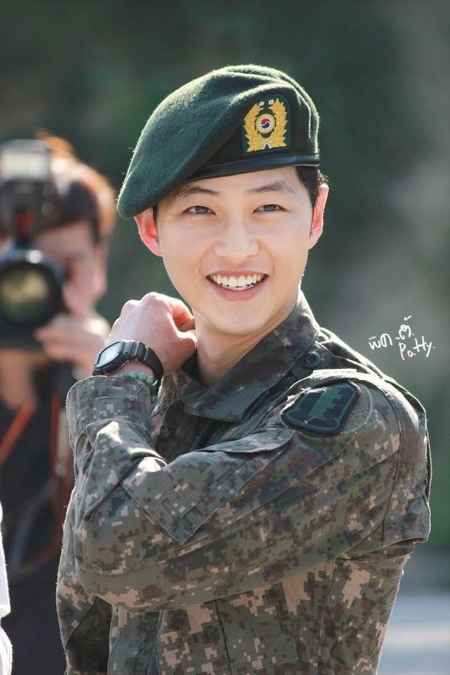 Mẩu chuyện về chàng lính Song Joong Ki chắc hẳn khiến nhiều fan phải bật cười thích thú.