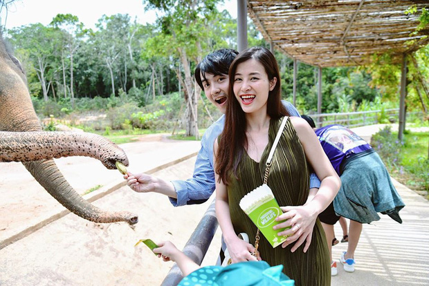 Đông Nhi tươi tắn, tình tứ bên Ông Cao Thắng