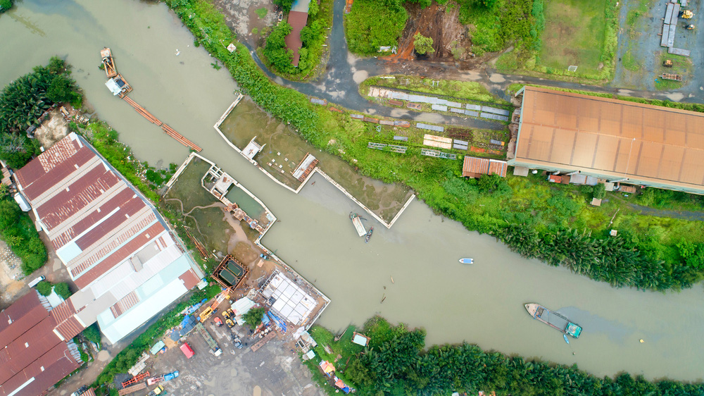 Cống Cầu Kinh (đạt 82%) cũng đã xong phần thân cống, trạm bơm, bể tiêu năng.