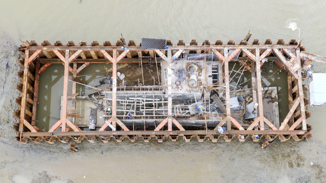 Hiện tại Cống Bến Nghé đang thi công kè mang cống, thảm đá gia công lòng sông và Nhà quản lý cống.