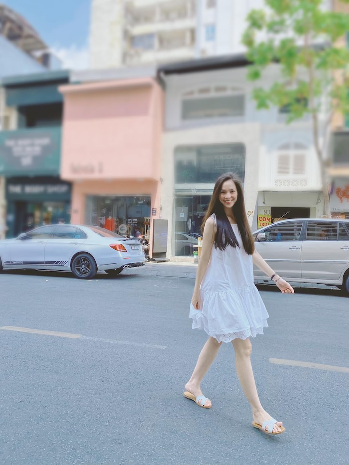 Gương mặt mộc mạc không cần son phấn cùng mái tóc dài đen nhánh của Hiền Thục