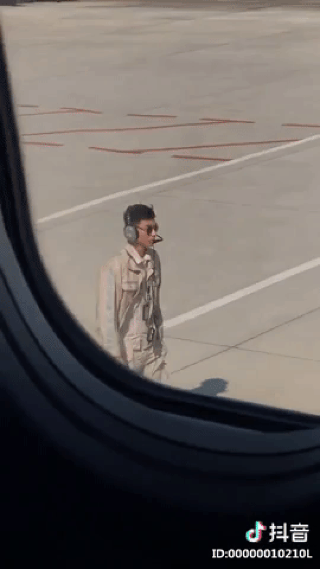 Những hình ảnh khiến Văn Kiệt nổi đình đám khắp chốn MXH châu Á