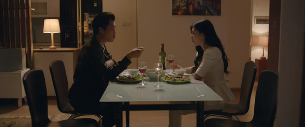 Trong khi đó Bách lại chọn giãi bày với Kim