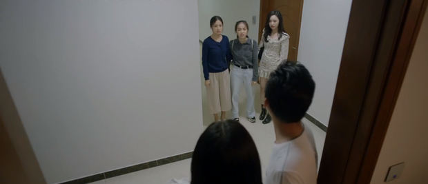 Đúng lúc đó Nhiên xuất hiện