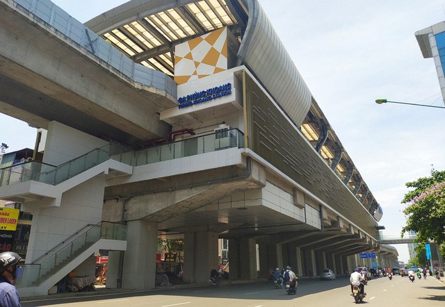 Các hạng mục như nhà ga, hệ thống thang bộ, thang máy... đã thi công hoàn thiện.