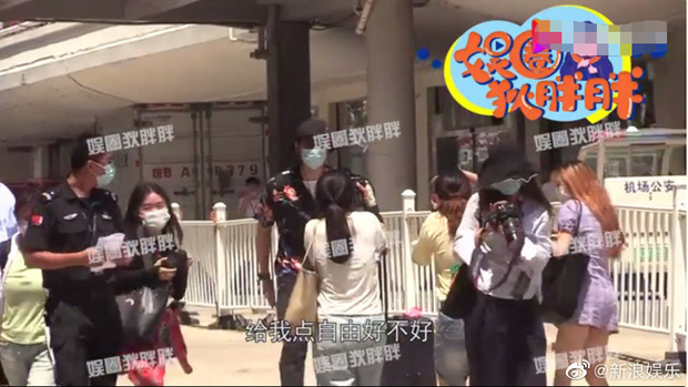 Lý Hiện nổi giận với các fan liên tục chụp hình, quay phim