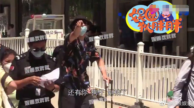 Nam diễn viên chỉ thẳng mặt paparazzi yêu cầu đừng chụp