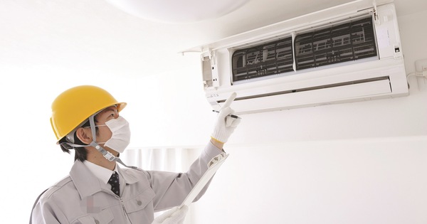 Anh Phạm Văn Yên cho biết, anh từng bị té xỉu sau khi lắp điều hòa quá lâu trên tầngmửaượng của tòa nhà 40 tầng.