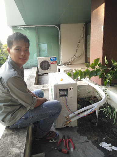 Dù phải chịu nắng nóng nhưng để đảm bảo uy tín, thợ lắp điều hòa luôn chú trọng về tiêu chỉ an toàn về kỹ thuật, đảm bảo khách hàng sử dụng điều hòa được tốt nhất.