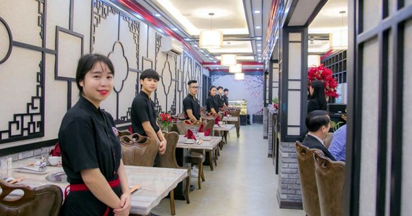 Đại diện nhà hàng lẩu nấm T.A cho biết: “Dù mới hoạt động trở lại nhưng lượng khách bằng 90% so với thời điểm này năm 2019”. Ảnh: L.Bảo