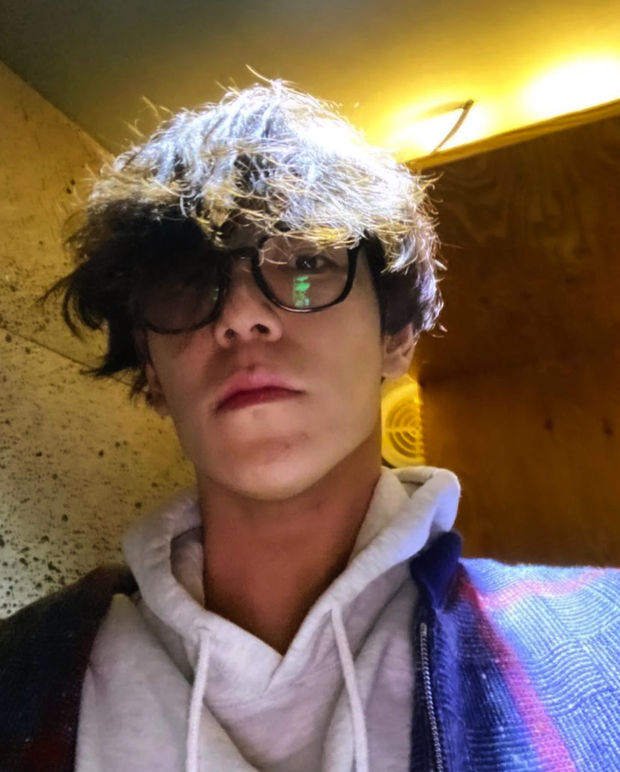 Nam rapper thường xuyên xuất hiện với bộ dạng mệt mỏi, phờ phạc.