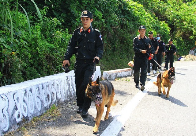 Huy động chó nghiệp vụ truy dấu vết phạm nhân