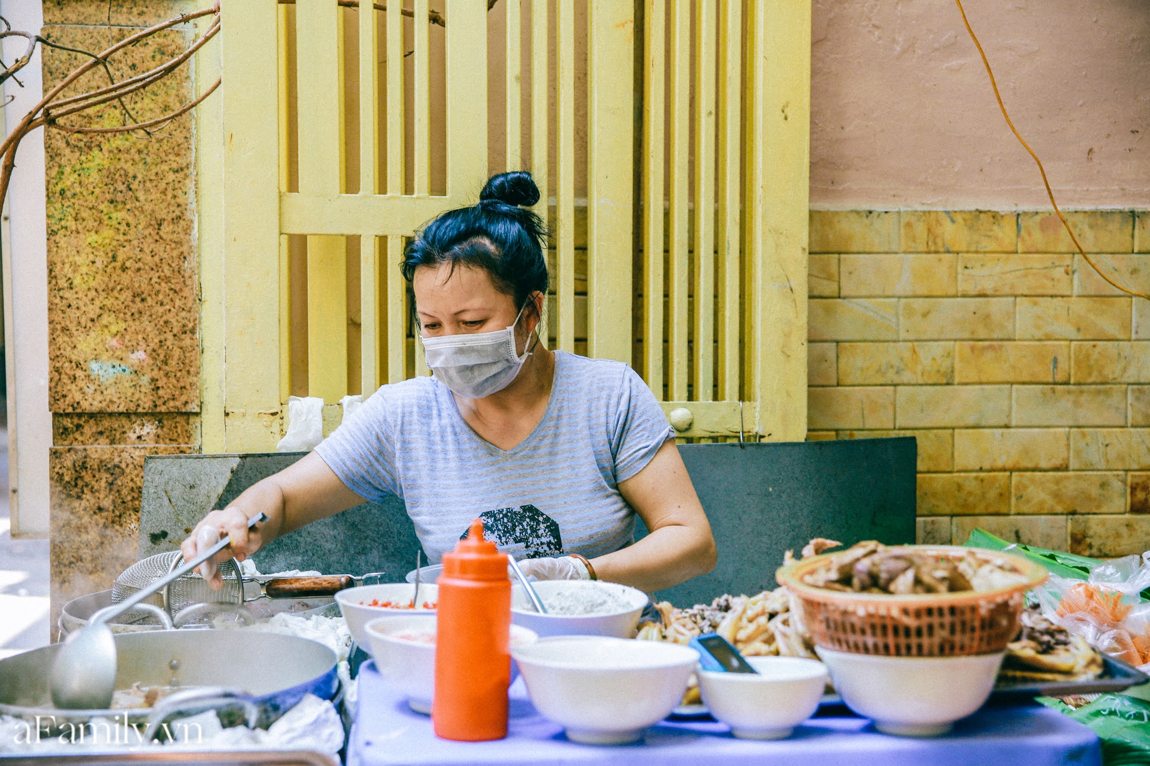 Bà chủ Nhàn của quán bún ngan nức tiếng Hà Nội bởi cái sự chửi bới đã thành danh.