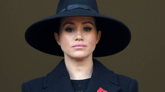 Meghan lại bất chấp tất cả để thay đổi kế hoạch.