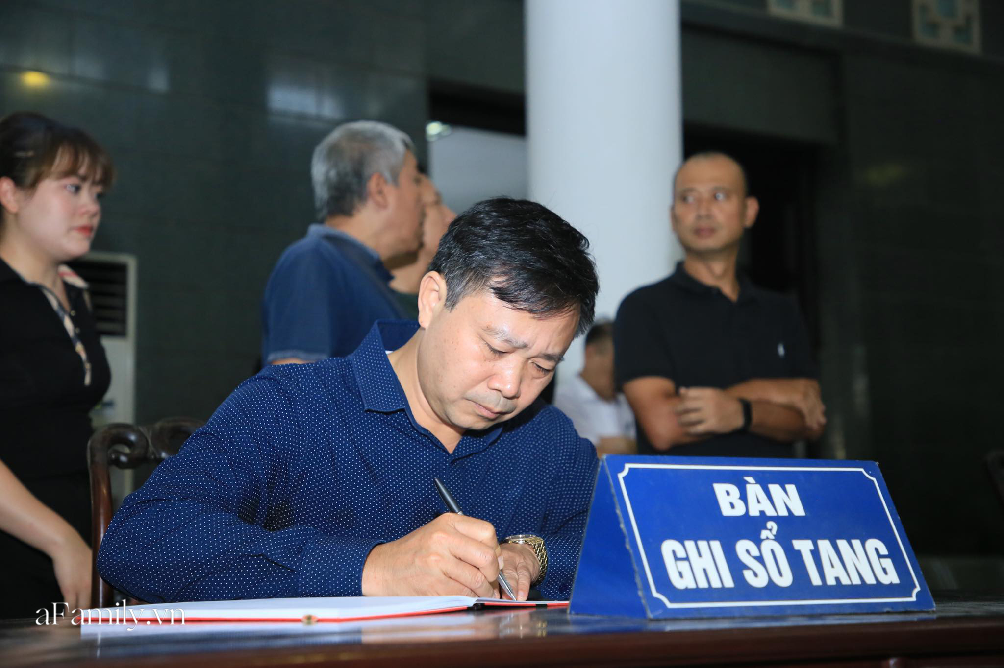 Mọi người đều cố nán lại để ghi vài dòng gửi đến Linh