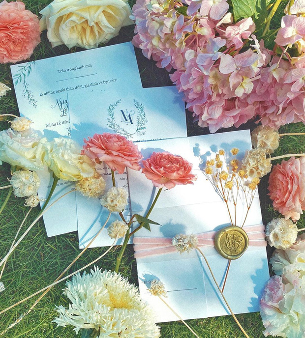 Thiệp cưới được tiết lộ