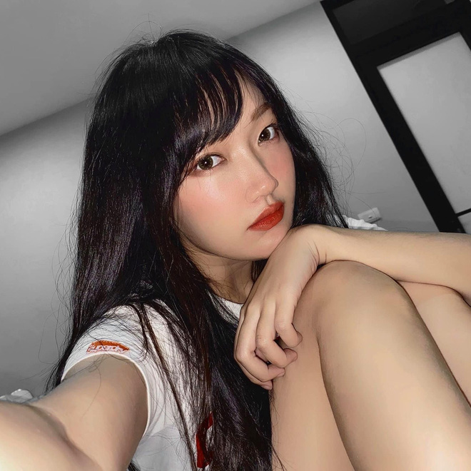 Hình ảnh đời thường với body cực phẩm của Linh Sugar đốn tim dân mạng.