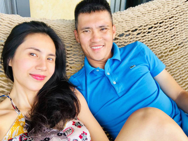 Gần 10 năm về chung nhà, Công Vinh luôn chứng minh là ông chồng lý tưởng khi yêu chiều bà xã Thủy Tiên hết mức.