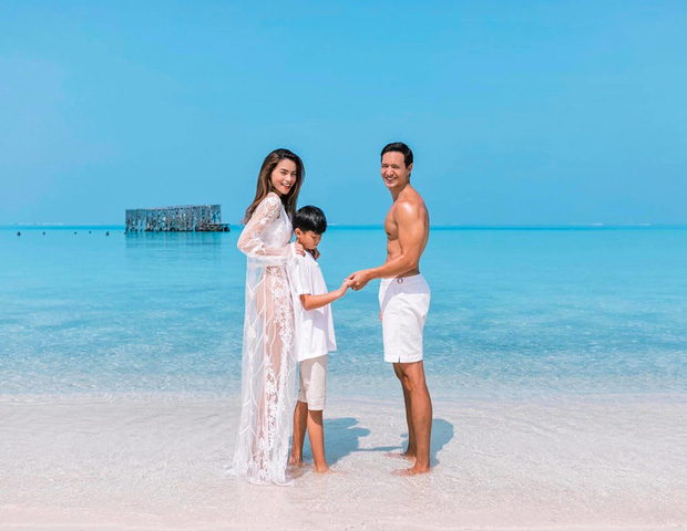 Thông qua thư tay của Kim Lý, không ít người cho rằng anh đang ngầm xác nhận cả 2 sắp đón thiên thần nhí để hoàn thiện 1 gia đình