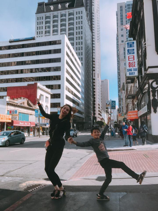 Nữ hoàng giải trí tuyệt đối không nhắc đến tên Kim Lý hay kỉ niệm nào với người tình dù 1 năm trước, cô cũng ở nơi này với anh.