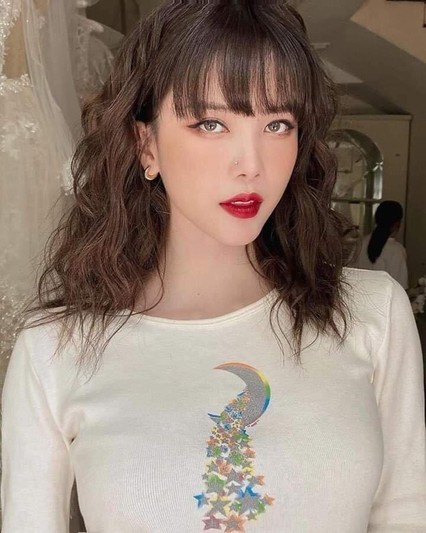 Thiều Bảo Trâm bất ngờ đăng ảnh check - in ở nơi được cho là studio váy cưới.