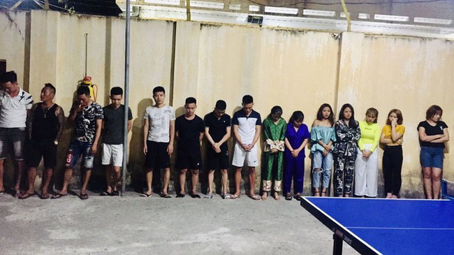 16 đối tượng bị bắt khi đang bay lắc ma túy trong quán karaoke.