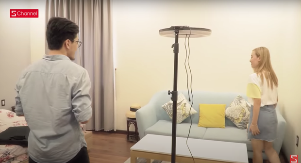 Phòng ngủ của chị gái được Huy tận dụng làm studio