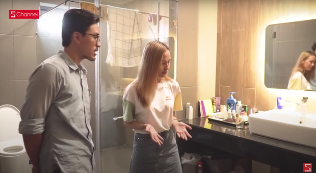 Phòng tắm rất rộng rãi