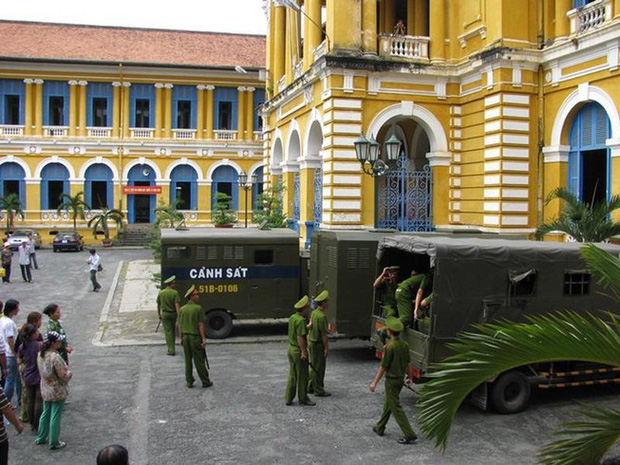 Lực lượng chức năng bảo vệ phiên tòa