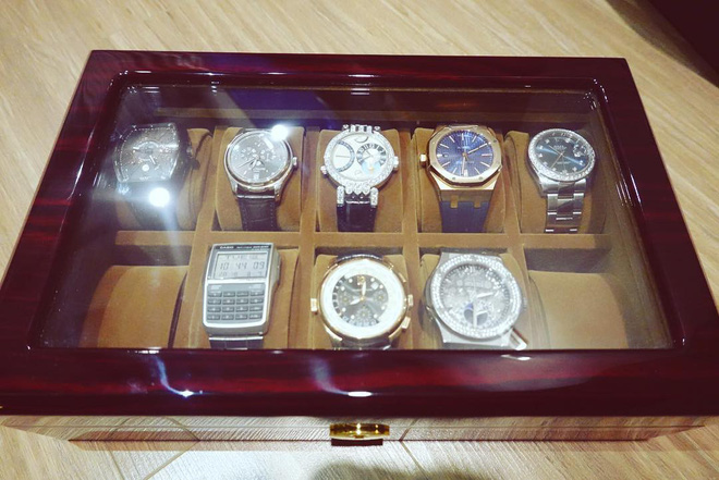 Chiếc BMW I8 hơn 7 tỷ đồng và bộ sưu tập đồng hồ đắt đỏ.