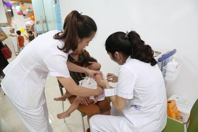 Tiêm vaccine đầy đủ và đúng lịch là biện pháp tốt nhất để phòng tránh bệnh bạch hầu