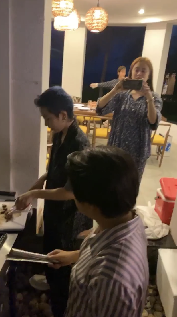 Không để fan phải chờ đợi lâu, Hoàng Thuỳ Linh đã ra mặt.