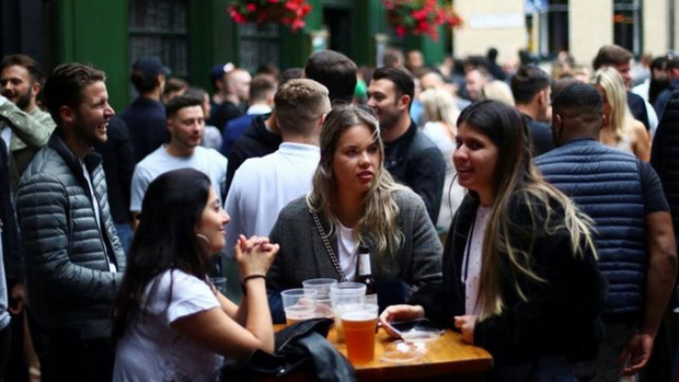 Và chẳng ai đeo khẩu trang