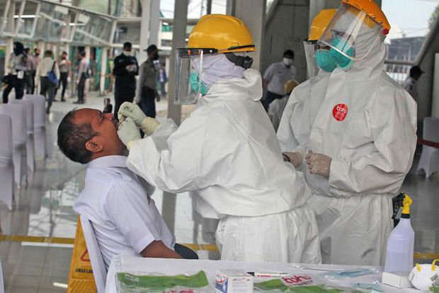 Xét nghiệm phản ứng chuỗi PCR là yếu tố quan trọng để ngăn ngừa sự lây lan Covid-19. Nguồn : Fajar