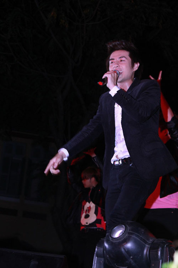 Nam ca sĩ từng là một trong những nghệ sĩ được đông đảo giới trẻ yêu thích.