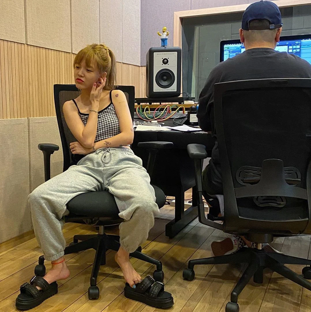 Kênh Youtube của Jimin chia sẻ về cuộc sống hàng ngày, nhưng giờ đây chẳng còn ai muốn xem nữa sau khi cựu trưởng nhóm AOA rơi chiếc mặt nạ xinh đẹp, hiện nguyên hình một kẻ bắt nạt đáng sợ.