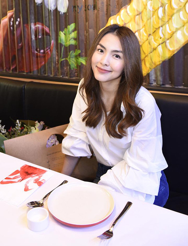 Cô cũng lấn sân sang lĩnh vực kinh doanh nhà hàng.