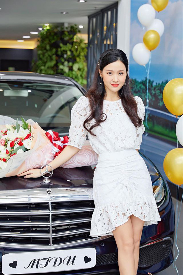 Không chỉ được biết đến là diễn viên xinh đẹp, tài năng của làng giải trí Việt, Midu còn khiến khối người ngưỡng mộ khi sở hữu khối tài sản khủng ở tuổi 30.