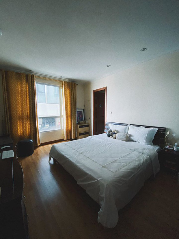 Cô từng sở hữu 1 căn hộ chung cư cao cấp tại Phú Mỹ Hưng, Quận 7 (TP.HCM), sau đó lại chuyển sang 1 căn hộ khác tại Quận 1. Tại Hà Nội, Mai Phương Thuý mua thêm căn hộ nằm ngay ở vị trí đắc địa trên đường Trần Duy Hưng.