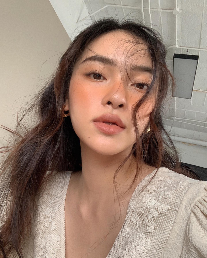 Tóc dài thì giống Hạ Vi