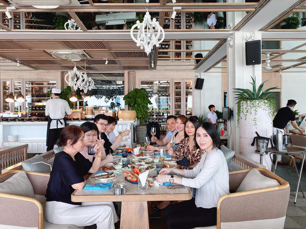 Những hình ảnh này thêm 1 lần nữa chứng minh mối quan hệ tốt đẹp giữa bạn gái mới Chi Bảo với gia đình và vợ cũ của anh.