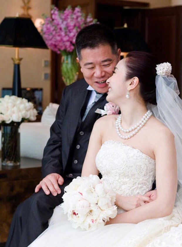 Việc đột ngột lấy chồng đại gia, từ bỏ showbiz đã khiến Lê Tư nhận về nhiều lời mỉa mai, dè bỉu từ phía công chúng