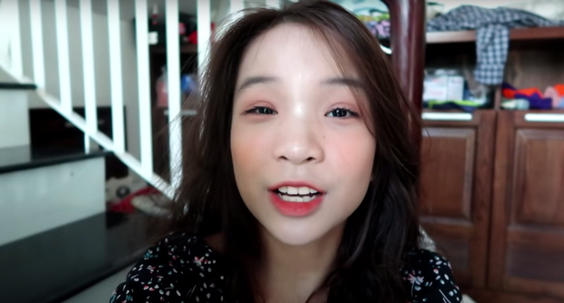 Tuy nhiên 1 số video lại trang điểm khá già dặn